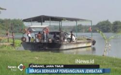 Tak Dibangun Jembatan, Warga Nganjuk-Jombang Terpaksa Pakai Perahu