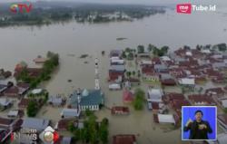 Banjir Wajo Rendam 54 Desa, Rumah Warga Tampak Tinggal Atap