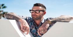 Mata Bintitan, Adam Levine Bilang Dirinya Seksi