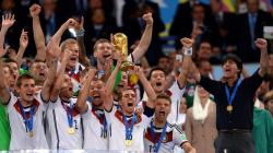 Sebelum Laga Final Trofi Piala Dunia Akan Dibawa Lahm dan Model Rusia