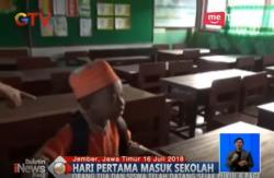 Orang Tua dan Siswa di Jember Datang Lebih Awal Agar Dapat Bangku Terdepan