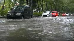 Diguyur Hujan Deras, Kota Medan Dilanda Banjir dan Macet Parah