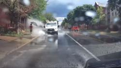 Sopir Kanada Dipecat Gara-Gara Cipratkan Genangan Air ke Pejalan Kaki