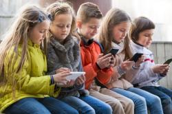 Prancis Larang Penggunaan Ponsel dan Tablet di Sekolah