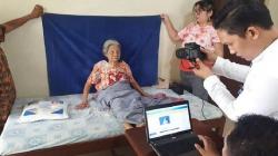 Lansia dan Orang Sakit di Surabaya Kini Bisa Rekam E-KTP di Rumah