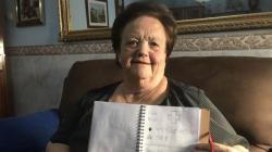 Berkat Coretan Cucu, Nenek Buta Huruf di Spanyol Mampu Gunakan Telepon