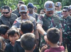 Panglima TNI dan Kapolri Tinjau Lokasi Pengungsian di Lombok