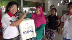 Gerkindo Perindo Bagi-Bagi Dispenser ke Pedagang di Minahasa Utara