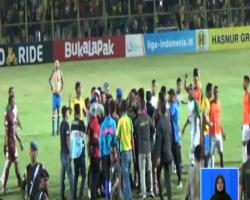 Salami Wasit, Pelatih PSMS Medan Peter Butler Diserang Pemain Barito Putera
