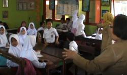 Anak-Anak Korban Gempa Palu dan Donggala Mulai Kembali Bersekolah