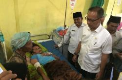 Mensos Agus Gumiwang Berikan Santunan bagi Korban Gempa di Sumenep