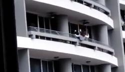 Guru Perempuan Tewas Terjatuh dari Balkon Lantai 27 saat Selfie
