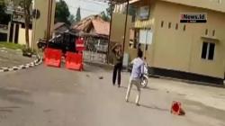 Pria Bergolok Ngamuk Serang Mapolres Musi Banyuasin, 1 Polisi Terluka
