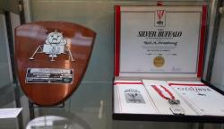 Plakat yang Dibawa Neil Armstrong ke Bulan Terjual Rp7 Miliar
