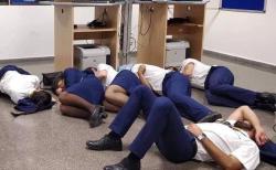 6 Kru Maskapai Dipecat Gara-Gara Tidur Semalaman di Lantai Bandara
