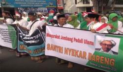 Sindir Sandi Langkahi Makam KH Bisri Syansuri, Candra Malik Buat Puisi