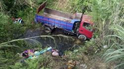 Video Detik-Detik Truk Pengungsi Gempa Mamasa Masuk Jurang, 5 Tewas