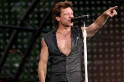 Bintang Rock Bon Jovi Dukung Korban Pedofil saat Konser di Australia