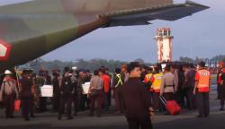 Isak Tangis Iringi Kedatangan 16 Jenazah Korban Penembakan KKB