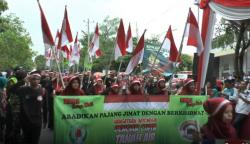 Dibuka Wakapolri, Pawai Panjang Jimat di Pekalongan Dipadati Warga<