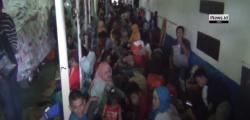 Jelang Natal, Pelabuhan Samarinda Menuju Pare-Pare Kebanjiran Penumpang