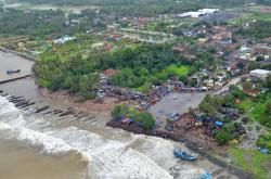 Bupati Pandeglang Jamin Persediaan Logistik Korban Tsunami Aman