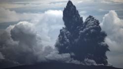 Video Penampakan Erupsi Dahsyat Gunung Anak Krakatau di Selat Sunda