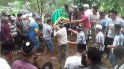 Satu Keluarga Korban Pembunuhan di Bengkulu Dimakamkan Berdampingan