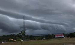Viral, Awan Berbentuk Tsunami di Mamuju Gegerkan Warga