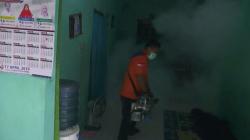 Khawatir Wabah DBD, Caleg Perindo Fogging Permukiman Warga Pekalongan