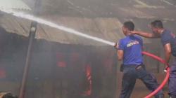 Diduga Korsleting Listrik, 7 Rumah Kontrakan di Padang Ludes Terbakar
