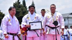 Jadi Ketua Umum FORKI, Panglima TNI Dianugerahi DAN 7 INKAI