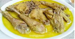 Makan Malam dengan Opor Ayam Kampung, Pakai Lontong Lebih Enak