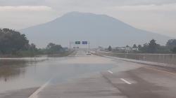 Banjir Surut, Tol Caruban-Madiun Sudah Dapat Dilalui Kendaraan