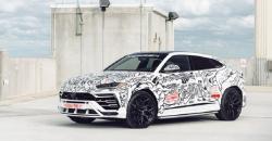 Lamborghini Urus Dijadikan Kanvas untuk Lukisan