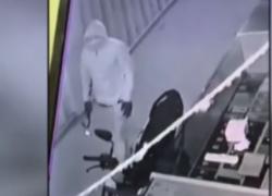 Perampokan di Ruko Kawasan Condet Terekam CCTV, Puluhan Ponsel Dibawa Kabur
