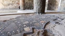 Wanita Inggris Ditangkap karena Curi Potongan Ubin Romawi di Pompeii