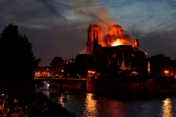 Katedral Notre Dame Dilalap Api, Pemimpin Dunia dan Vatikan Berduka
