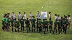 Liga 1 Belum Bergulir, Simon McMenemy Kesulitan Pantau Pemain Timnas