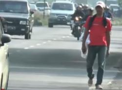 Menang Quick Count, Pendukung Jokowi Ini Jalan Kaki Semarang-Demak 3 Kali