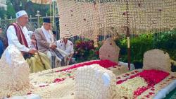 Ziarah ke Makam Sunan Ampel, Kiai Ma'ruf Amin Disambut Antusias Warga