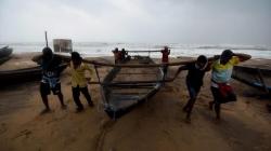 India Bersiap Hadapi Topan Tropis Fani, 800.000 Warga Dievakuasi