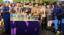 Ribuan Miras Selundupan Hasil Sitaan Ditpolairud Polda Papua Barat Dimusnahkan