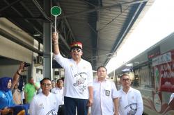 Mudik Bareng BUMN, Jasa Raharja Lepas Ratusan Pemudik di Stasiun Senen