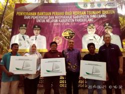 MNC Peduli dan Pemkab Tangerang Salurkan 15 Perahu Korban Tsunami Selat Sunda