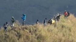 Setelah 12 Jam, Jasad Thoriq Berhasil Dievakuasi Tim SAR dari Bukit Piramid