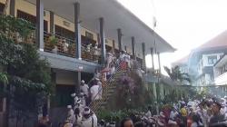 Gempa 6,0 SR Guncang Bali, Siswa SD di Denpasar Dipulangkan