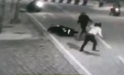 Viral, Aksi Begal Pengendara Motor di Medan Terekam CCTV
