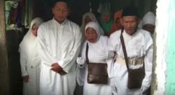 Detik-Detik Mengharukan Kakek Uhi Berangkat ke Tanah Suci untuk Penuhi Undangan Berhaji Raja Salman