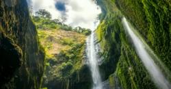 Air Terjun Abadi Madakaripura Probolinggo Terlihat Indah saat Ada Pelangi